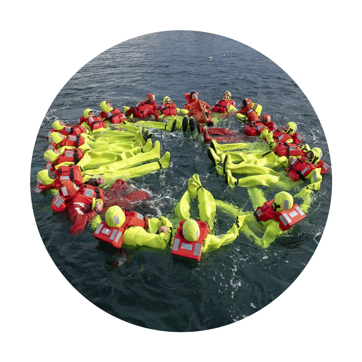 <strong></a>Prepárate para enfrentar con garantías las situaciones de emergencia a bordo.</strong>
<ul>
 	<li>Teoría: 45 horas presenciales.</li>
 	<li>Prácticas: 25 horas.</li>
</ul>» width=»379″ height=»379″  title=»Formación básica en seguridad» loading=»lazy» role=»img»/></figure></div>



<div class=